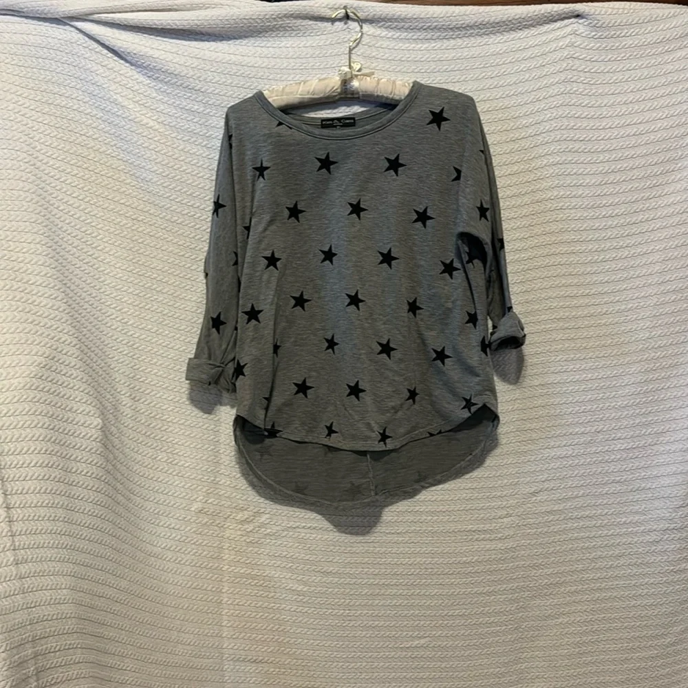 Kim and Cami half way long sleeve gray shirt with black stars size medium women - Picture 1 of 7